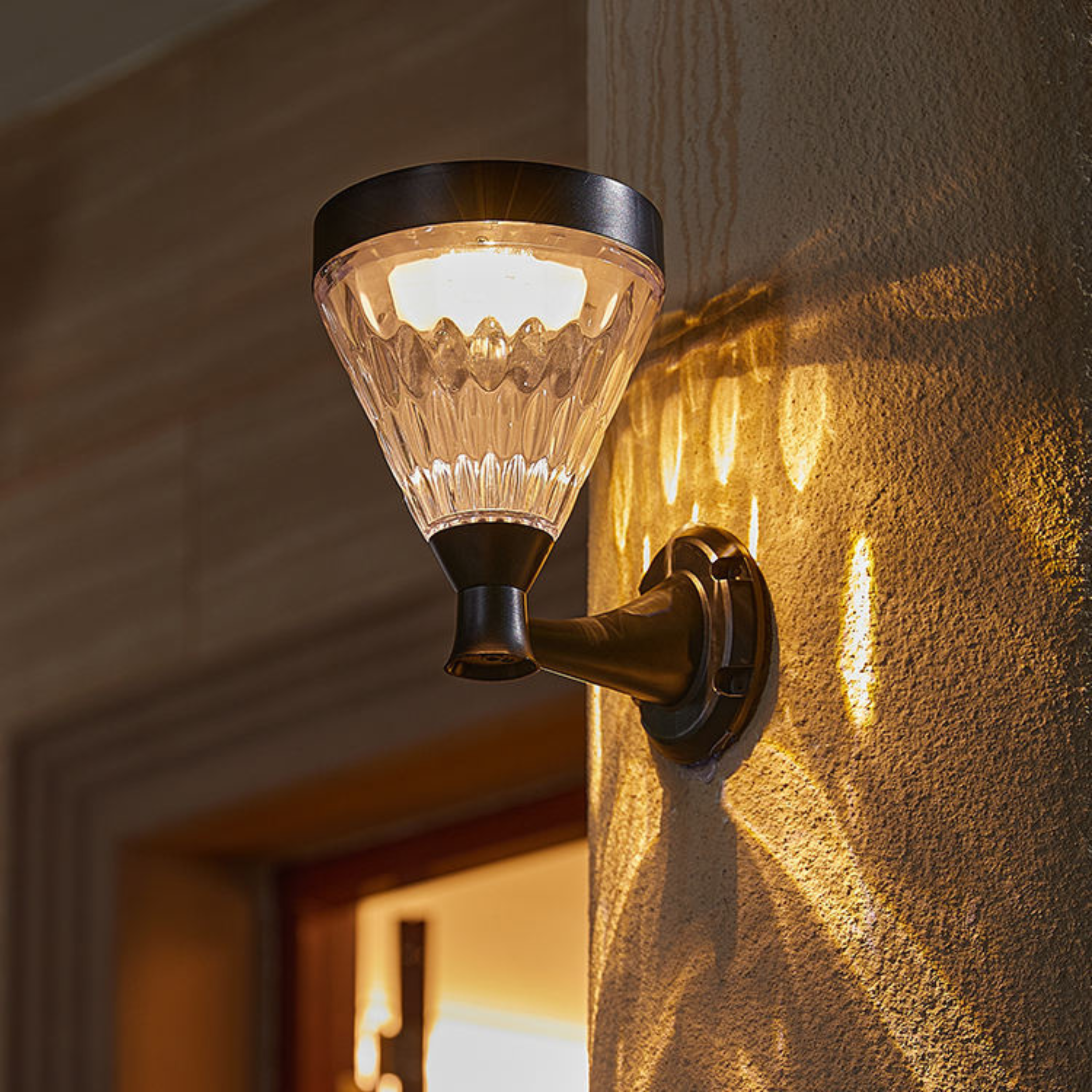 SCUBE Solar Clamp Light – Waterproof Outdoor Wall Mount Lighting