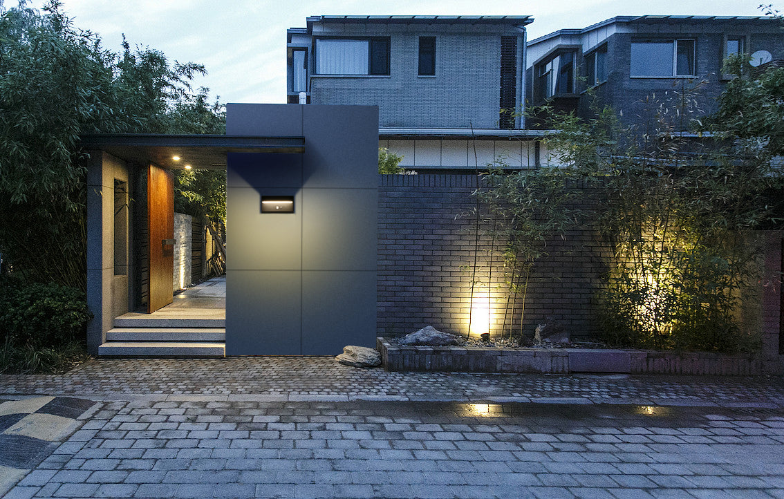 SCUBE YH0631 Solar Fence Light | 2000mAh Battery | 3000–6500K LED | IP65 Waterproof | Outdoor Wall & Pathway Lighting