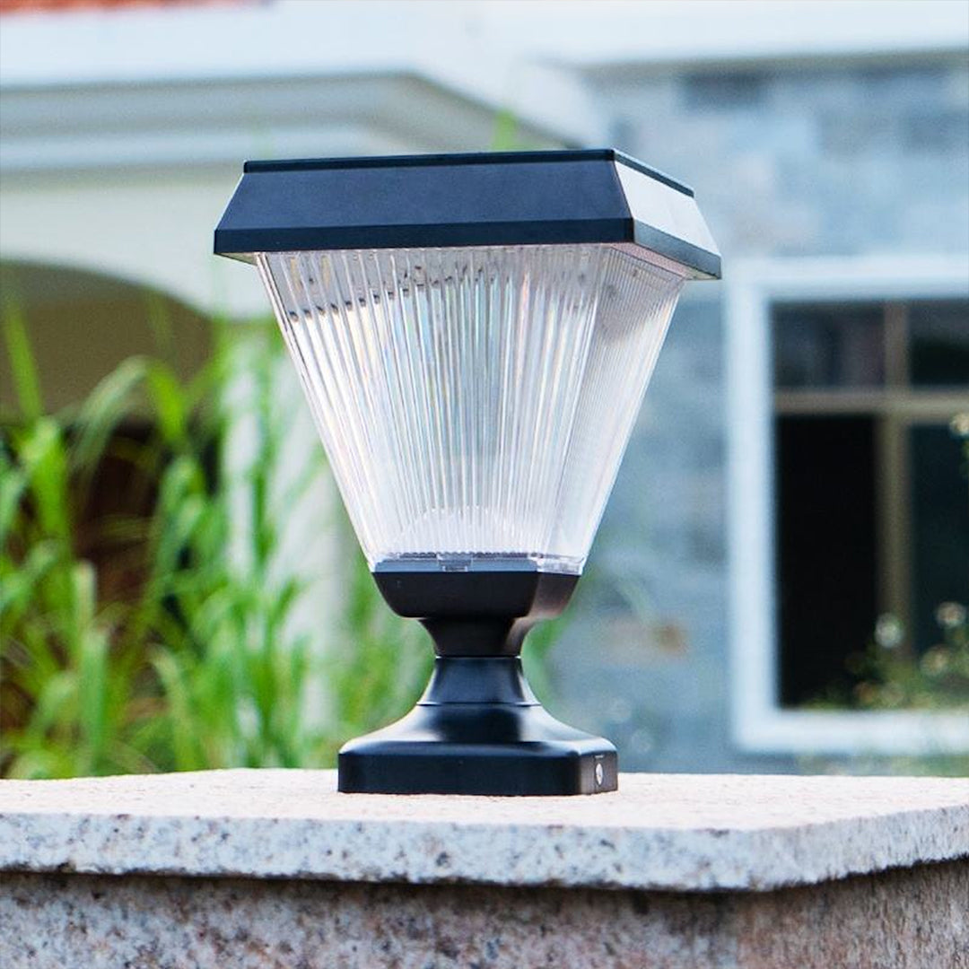 SCUBE Solar Powered Garden Pillar Light – Elegant Outdoor Gate & Pillar Lighting